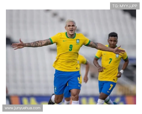 维尼修斯与马丁内利：巴西边锋成长路径分化解析