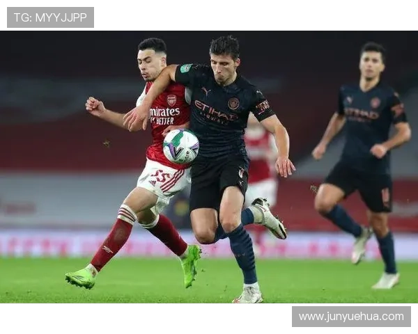 范戴克 vs 鲁本·迪亚斯:体系核心中卫对比分析 范戴克 vs 鲁本·迪亚斯:体系核心中卫对比分析